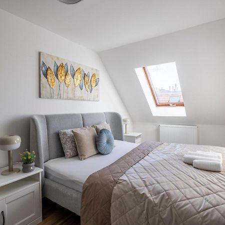 Exclusive & Central Duplex Residence By Prestige Homes Budapest Eksteriør billede